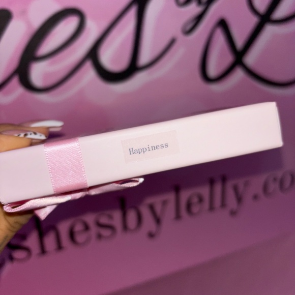 Lashes - Picture 4 of 6